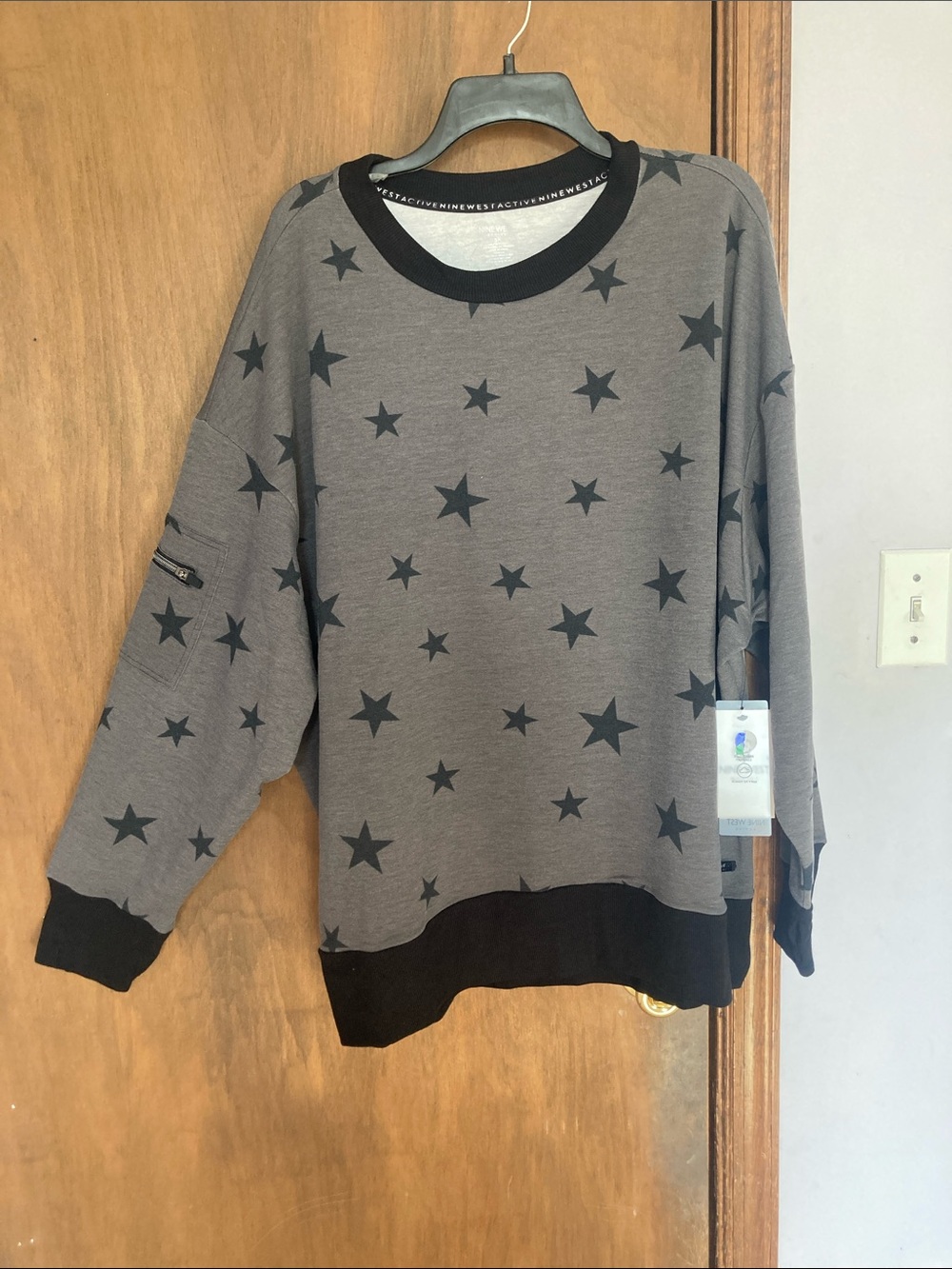 Nine West activewear star print gray black sweatshirt with zip pocket detail
3X